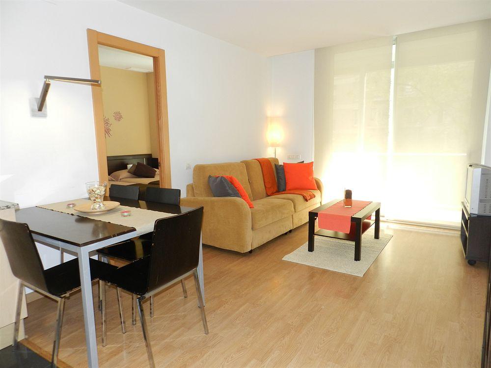 Apartaments Travessera Parc Gueell Barcelona Exterior foto